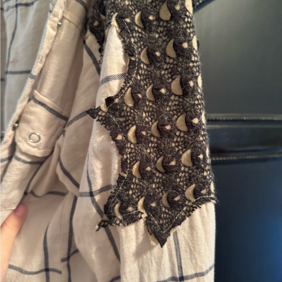 Gimmicks by BKE ombré flannel with embroidered detail - Picture 4 of 6